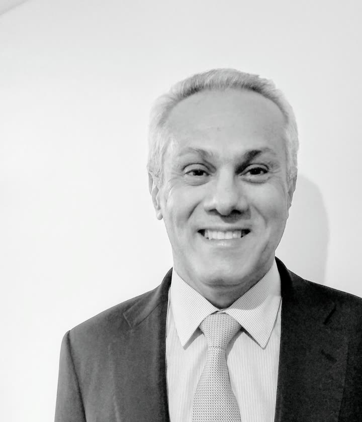 Guillermo Palacios, abogado y tutor, en blanco y negro